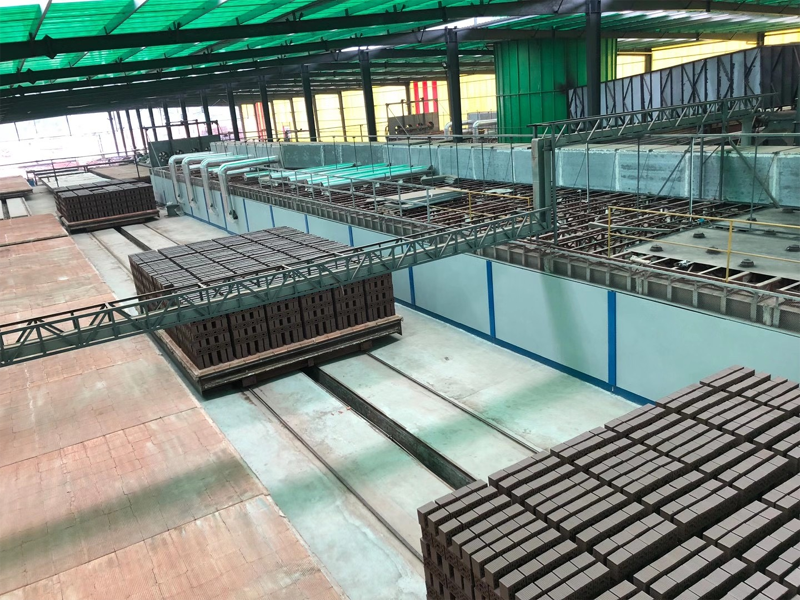 Sistemas de carga y descarga de SECADORES y HORNOS